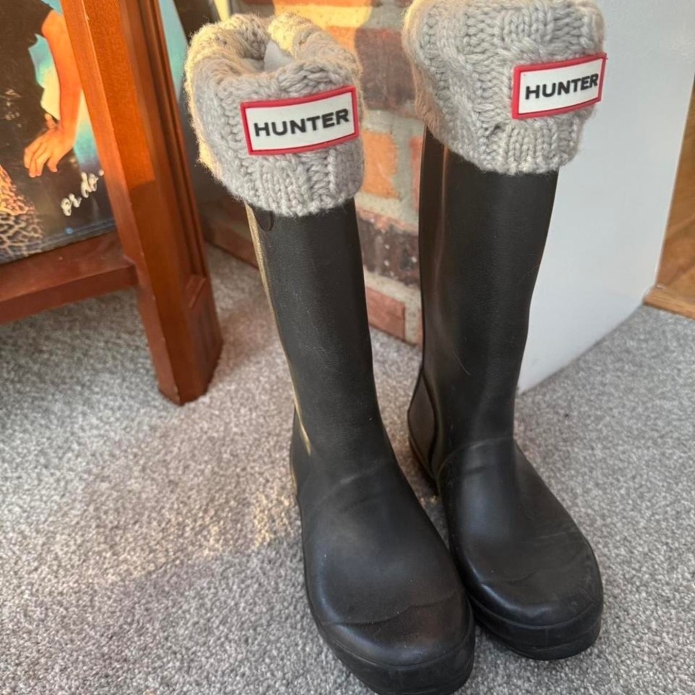 Black Hunter rain boots with grey knitted socks